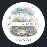 Enchanted Woodlands Fairytale Wedding Classic Rou Ronde Sticker<br><div class="desc">Magische betoverende bosgebieden sprookjesboten voor bruiloft of stickers van enveloppen voor jullie betoverende nieuwkomers. Magische waterverf bosbomen en magisch goed. Unieke en artistieke fantasiestijl. Sticker je bruiloft met een  fantasie sticker.</div>