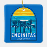 Encinitas California Travel Art Vintage Keramisch Ornament<br><div class="desc">Encinitas retro vector reisontwerp in een embleemstijl. Encinitas ligt langs zes mijl van de kust van de Stille Oceaan en is een ongerepte herinnering aan de historische Highway 101-strandcultuur die bloeide in het midden van de jaren 1900.</div>