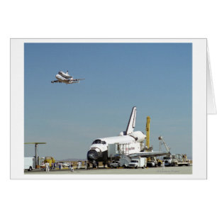 Endeavor op Runway met Columbia op SCA Overhea
