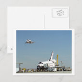 Endeavor op Runway met Columbia op SCA Overhea Briefkaart (Voorkant / Achterkant)