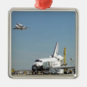 Endeavor op Runway met Columbia op SCA Overhea Metalen Ornament (Voorkant)