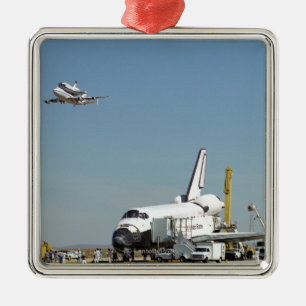 Endeavor op Runway met Columbia op SCA Overhea Metalen Ornament