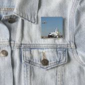 Endeavor op Runway met Columbia op SCA Overhea Vierkante Button 5,1 Cm (In situ)