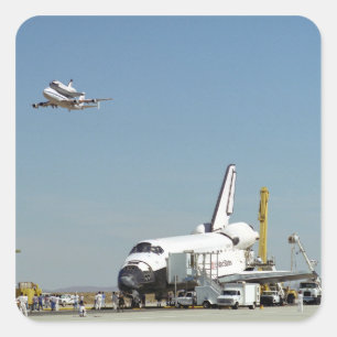 Endeavor op Runway met Columbia op SCA Overhea Vierkante Sticker
