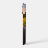 Endless Road Through Desert Landscape Phone Case iPhone 15 Case (Linkerkant)