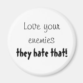 Enemy citeert hilarische gezegden op keukenmagnete magneet