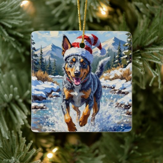 Energetic Blue Heeler Dog Winter Creek Christmas Keramisch Ornament (Boom)