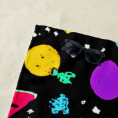 Energetische neon fruit dans strandlaken (In situ)