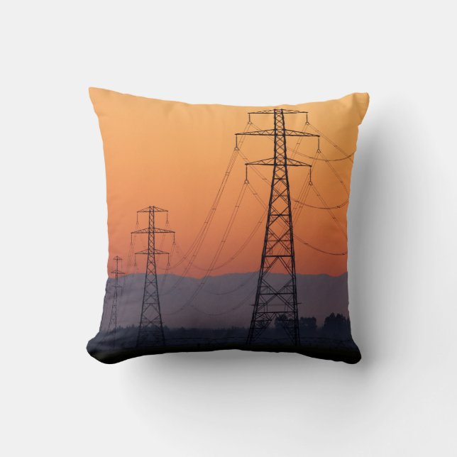 Energiemasten bij zonsondergang kussen (Voorkant)