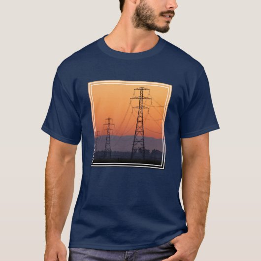 Energiemasten bij zonsondergang t-shirt (Voorkant)