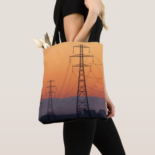 Energiezuilen bij zonsondergang tote bag (Dichtbij)
