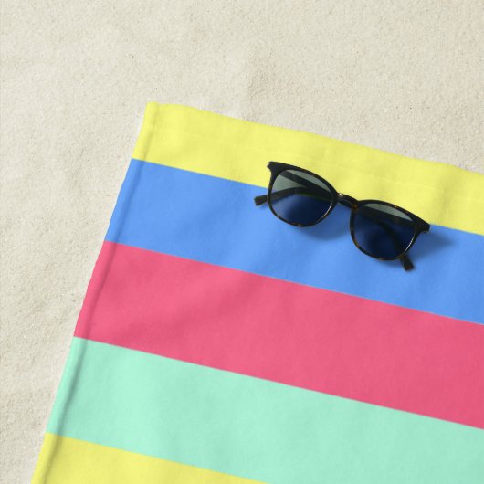 Energizing Spring Pastel Stripes Strandlaken (In situ)