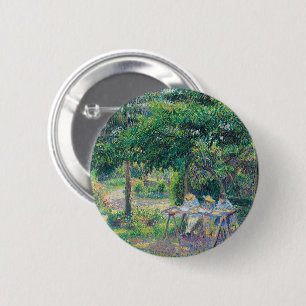 Enfants attablés dans le jardin Camille Pissarro Ronde Button 5,7 Cm