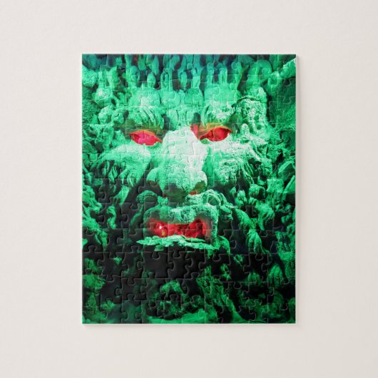 Eng masker gezicht in rotswand legpuzzel (Verticaal)
