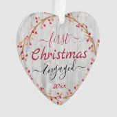 Engaged Couple First Kerstmis Rustisch Hood Ornament (voorkant)