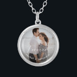 Engaged Forever heeft een mooie ringfoto op maat Zilver Vergulden Ketting<br><div class="desc">"Forever has a nice ring to it" foto aangepaste ketting.</div>