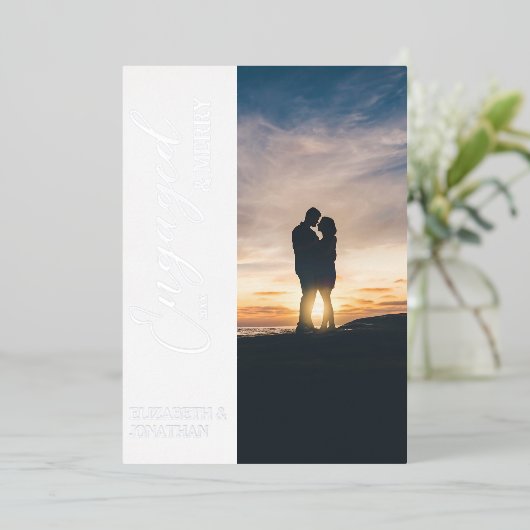 Engaged & Merry Couple Photo Folie Feestdagenkaart (Staand Voorkant)