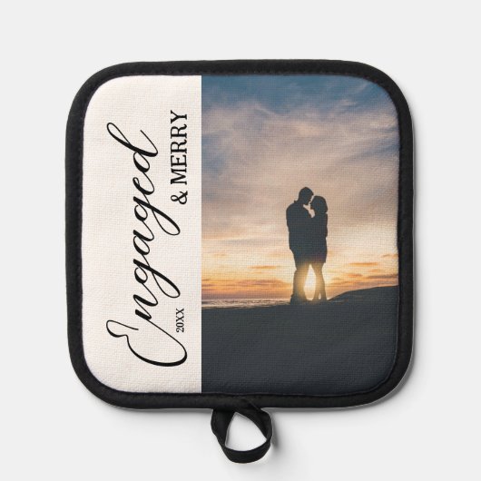 Engaged & Merry Couple Photo Pannenlap (Voorkant)