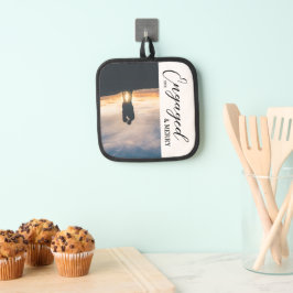 Engaged & Merry Couple Photo Pannenlap