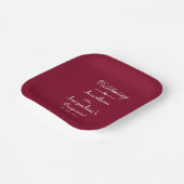 Engagement Party Elegant Script Rustieke Bourgogne Papieren Bordje (Gebogen)