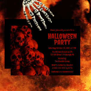 Enge griezelige Spooky Red Skulls Halloween Party Kaart