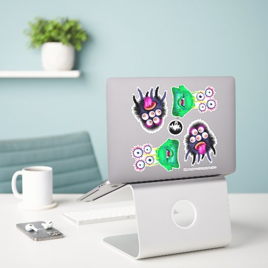Enge Halloween monsters vinyl stickers (Laptop op bureau)