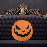 Enge Jack O lantaarn gezicht Oranje Halloween Rond Kussen<br><div class="desc">Dit spooky oranje Halloween kussen heeft een cool lachend Jack O Lantern gezicht. Enge spookachtige huisinrichting.</div>