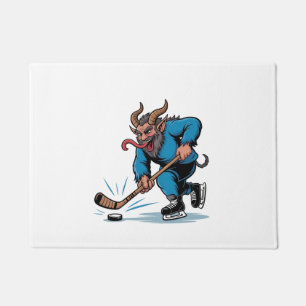 Enge Krampus die ijshockey speelt met Kerstmis Deurmat