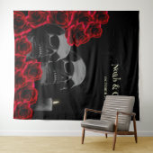 Enge rode bloemengotische schedel en Rozen Hallowe Wandkleed (In Situ (horizontaal))