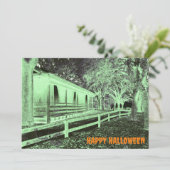 Enge zwarte en groene cabine Bossen Halloween Part Kaart (Staand voorkant)