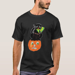 Enge zwarte kat zittend op een Jackolantern tijden T-shirt