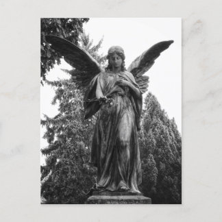 Engel met gespreide vleugels met een bloem briefkaart