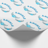 Engelachtige huisdierpoten in het blauw cadeaupapier (Hoek)