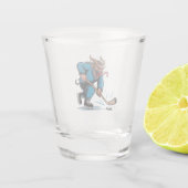 Engelachtige Krampus die ijshockey speelt met Kers Shot Glas (Achterkant)