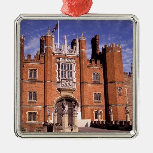 Engeland, Surrey, Hampton Court Palace. 3 Metalen Ornament (Voorkant)