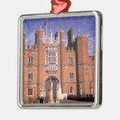 Engeland, Surrey, Hampton Court Palace. 3 Metalen Ornament (Links)