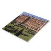 Engeland, Surrey, Hampton Court Palace. Tegeltje (Zijkant)