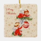 Engelen versieren de kerstboom keramisch ornament (Voorkant)