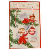 Engelen versieren de kerstboom medium cadeauzakje (Voorkant)