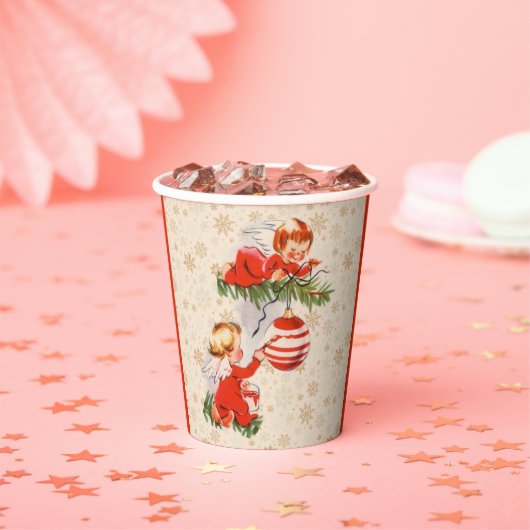 Engelen versieren de kerstboom papieren bekers (Insitu)