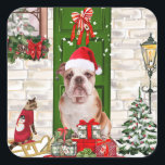 Engels Bulldog Christmas Vierkante Sticker<br><div class="desc">De Engelse Bulldog Kerstmis die buiten het decoratieve huis met kerstmis zit,  is een perfect kerstcadeauidee voor hondenliefhebbers.</div>