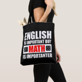Engels is belangrijk maar Wiskunde is belangrijk Tote Bag (Dichtbij)