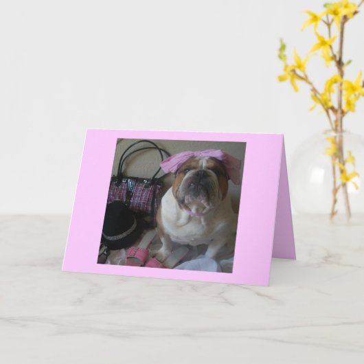 Engelse Buldog in de Roze kaart van de Verjaardag (Gele Bloem)