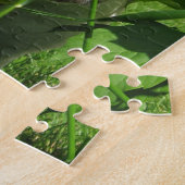 Engelse bull Terrier die door de bladeren stroomt Legpuzzel (Zijkant)