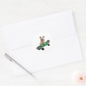Engelse Bull Terrier op een Skateboard Ronde Sticker (Envelop)