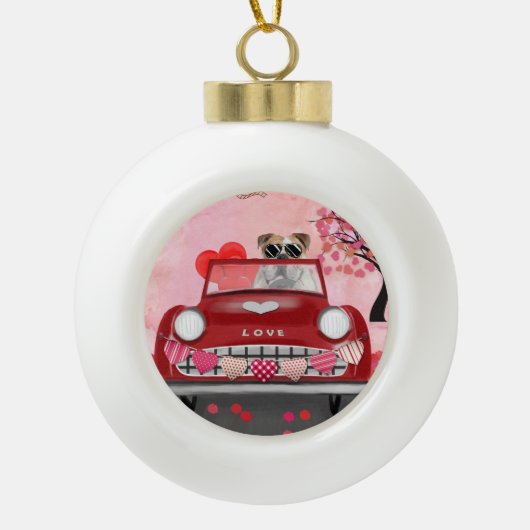 Engelse Bulldog Driving Car with Hearts Valentijn" Keramische Bal Ornament (Voorkant)