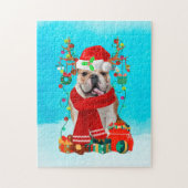 Engelse Bulldog in sneeuw met kerstcadeaus Legpuzzel (Verticaal)