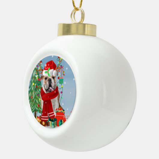 Engelse Bulldog in Snow met kerstcadeaus Keramische Bal Ornament (Rechts)