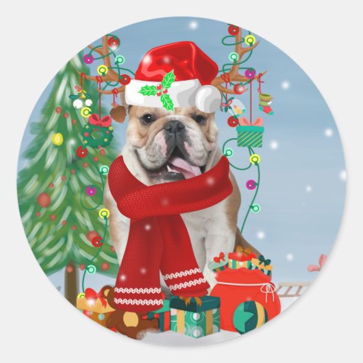 Engelse Bulldog in Snow met kerstcadeaus Ronde Sticker (Voorkant)