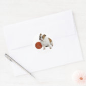 Engelse Bulldog met basketbal Ronde Sticker (Envelop)